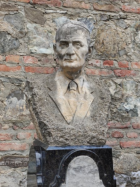 File:Grave of Vaso Abashidze 2.jpg