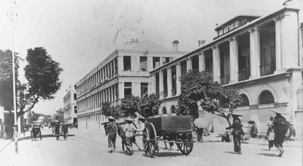 Naval Dockyard buildings (centre), Queen's Road, 1894