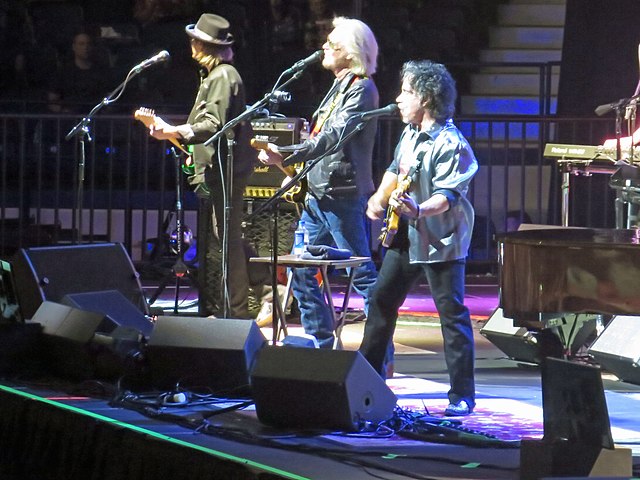Hall & Oates performing at the Allstate Arena in Rosemont, Illinois in 2017