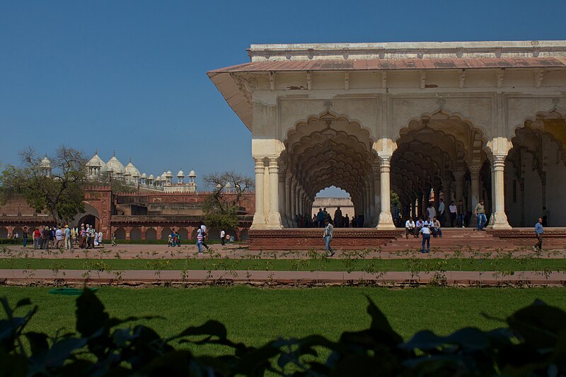 File:Hall of Public Audience at the Agra Fort, India, 2013-03 (11551978275).jpg