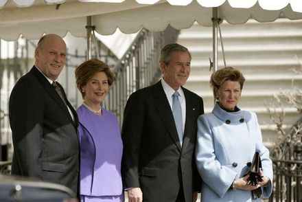 King Harald, Laura Bush. George W. Bush, and Queen Sonja, 2005