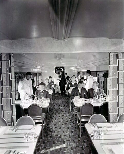File:Hiawatha dining car Chicago Milwaukee and St. Paul Railroad 1939.jpg