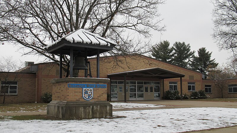 File:Hillsdale High School (Michigan).jpg