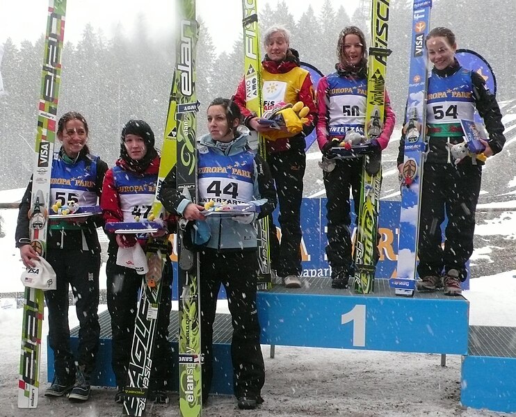 File:Hinterzarten2011 LCOC2 Iraschko Mattel Van Jerome Seifriedsberger Vtic 12.jpg