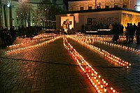 «Засвіти свічку» ля памятнага знака ў сталіцы Украіны — Кіеве.