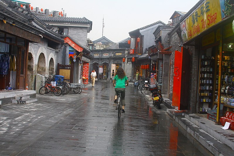 File:Hutong in the rain (2612903366).jpg