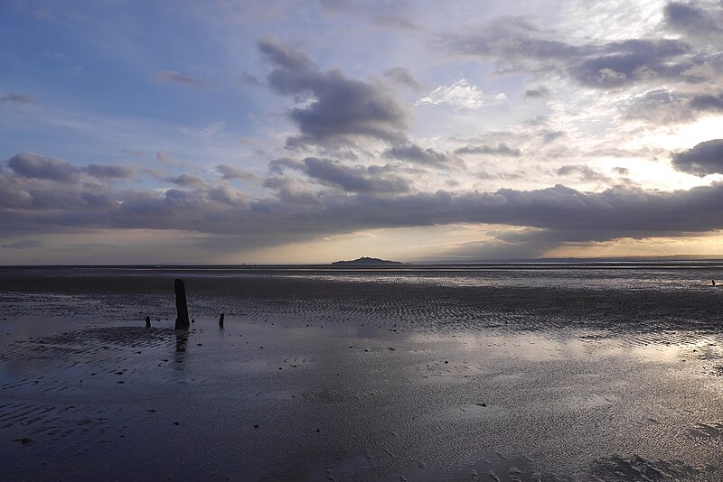 File:Inchkeith from Burntisland sands - geograph.org.uk - 5226400.jpg