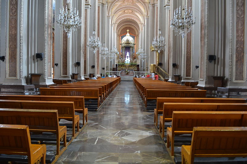 File:Interior de Catedral Moreliana.JPG