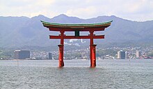 Itsukushima torii.jpg