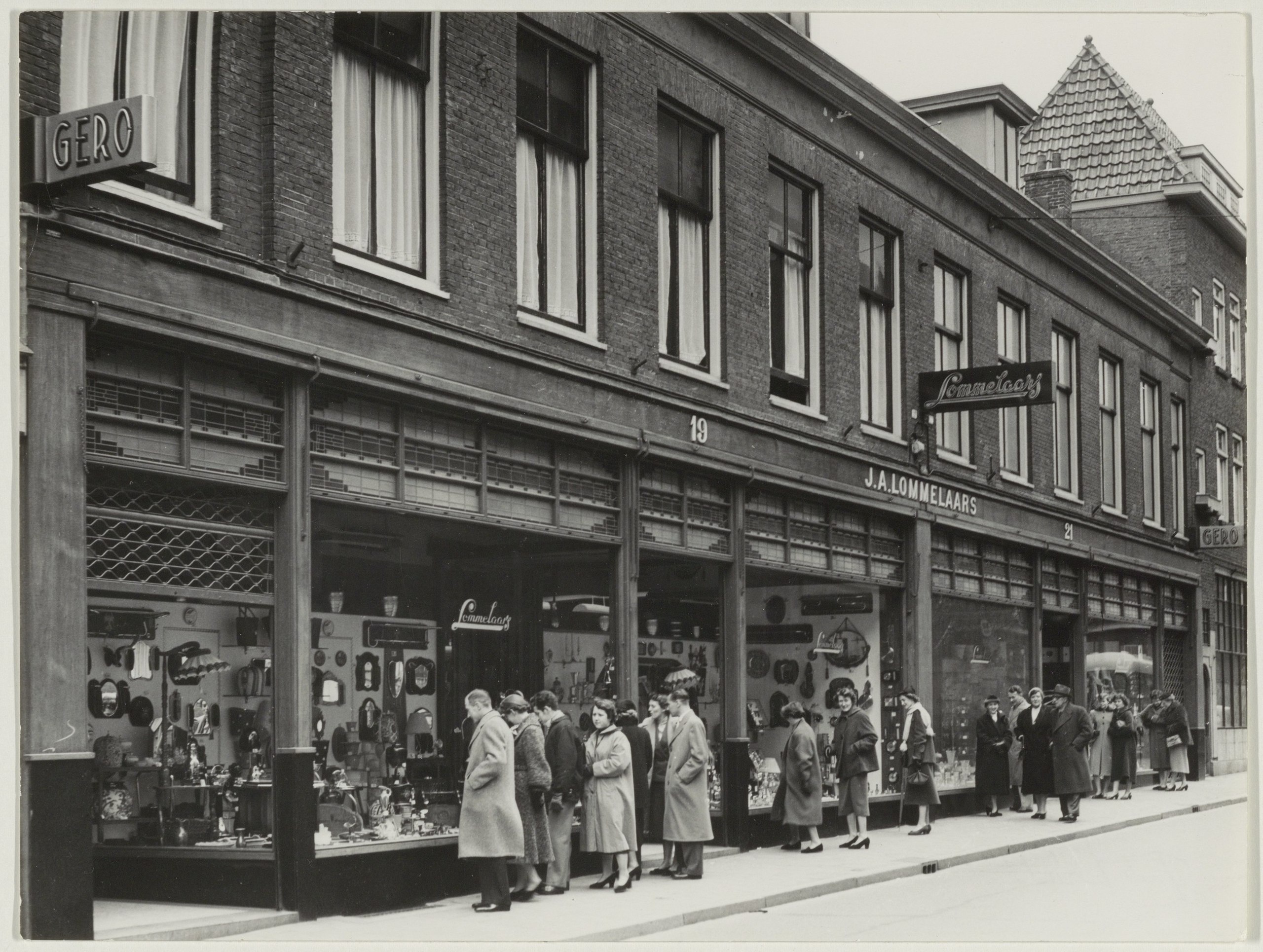 Anesthesie lager Australië File:J.A. Lommelaars, winkel in huishoudelijke artikelen, Koningstraat  19-21. NL-HlmNHA 54002451.JPG - Wikimedia Commons