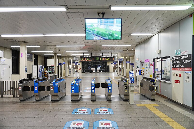 File:JR West Senrioka Station Gate.jpg