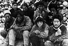 Sospetti simpatizzanti comunisti in attesa di esecuzione nel maggio 1948 dopo l'insurrezione di Jeju