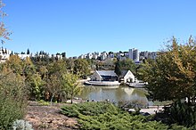 View of lake and cafe, Jerusalem Botanical Gardens Jerusalem Botanical Garden Givat Ram.JPG