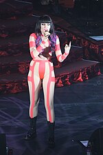 Jessie J made her UK top 10 debut this year, scoring four entries. The most successful of these was "Price Tag", featuring American rapper B.o.B, which reached number-one in February for two weeks and ended up as the UK's fourth best selling single of the year. Jessie j en Londres.jpg