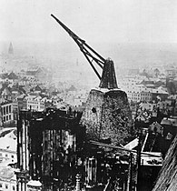 Old photo of a 15th-century crane on the south tower of the cathedral before completion