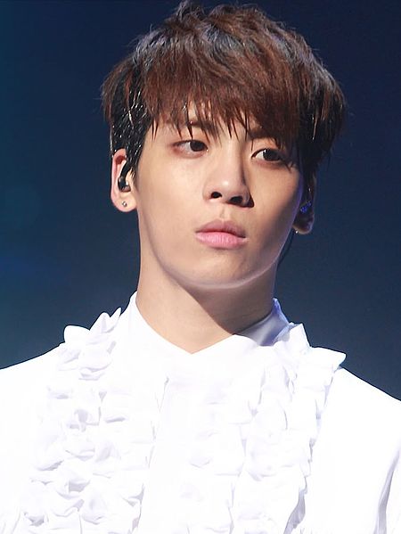 File:Kim Jong-hyun at the SHINee World Concert II in Hong Kong 03.jpg