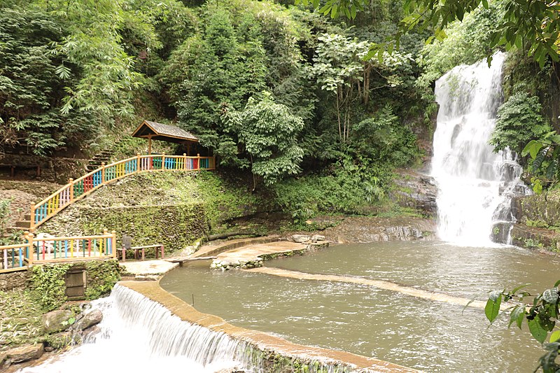 File:King chaung waterfall 03.jpg