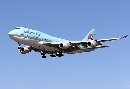 Tập tin:Korean Air B747-400 final approach at London Heathrow Airport.jpg