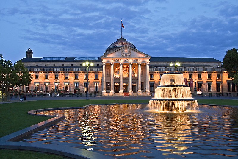 File:Kurhaus Wiesbaden blaue Stunde 290-L4.jpg