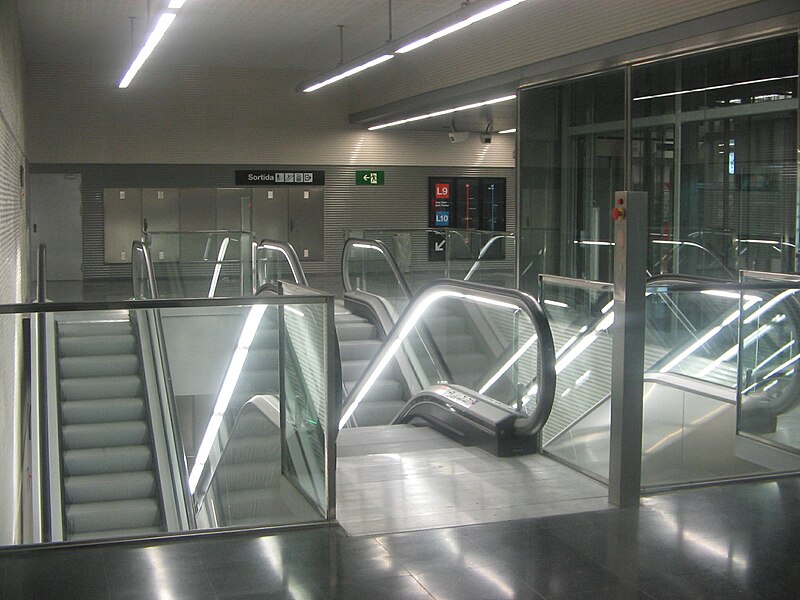 File:L10 Metro de Barcelona 004.JPG