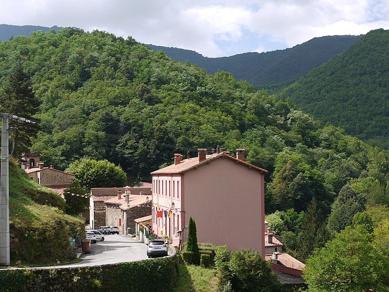 File:Lamanère - Carrer del Cingle.jpg