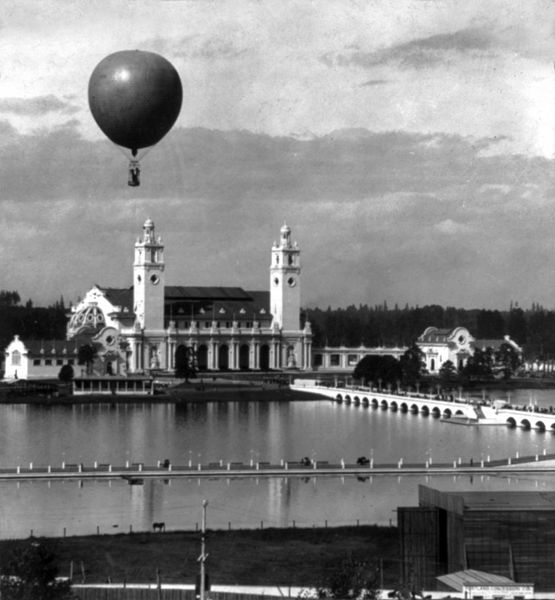 Balloon over Guild's Lake at the Expo