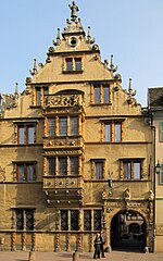 Haus der Köpfe 2.jpg