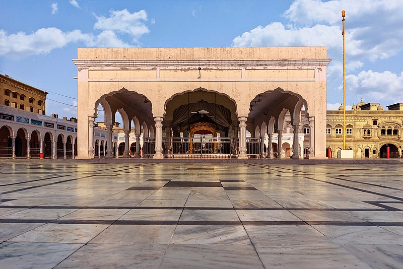 File:Mandap at Gurdwara Janam Asthan.jpg