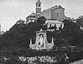La statua nella sua edicola in una rara fotografia del 1903 con alle spalle la Chiesa di San Rocco sopra Principe