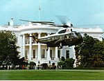 Helikoptrar från marinkåren transporterar presidenten under anropet Marine One.