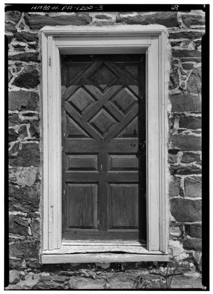 File:May 1959 CENTER DOOR ON SOUTH ELEVATION - Cross Keys Tavern, State Routes 272 and 42 vicinity (East Nottingham Township), Chrome, Chester County, PA HABS PA,15-CHROM,1-3.tif