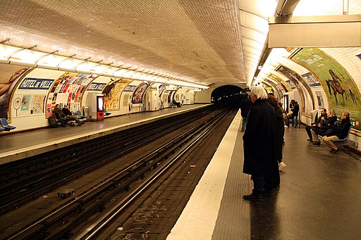 Metro Paris ligne 11 - Hotel de Ville