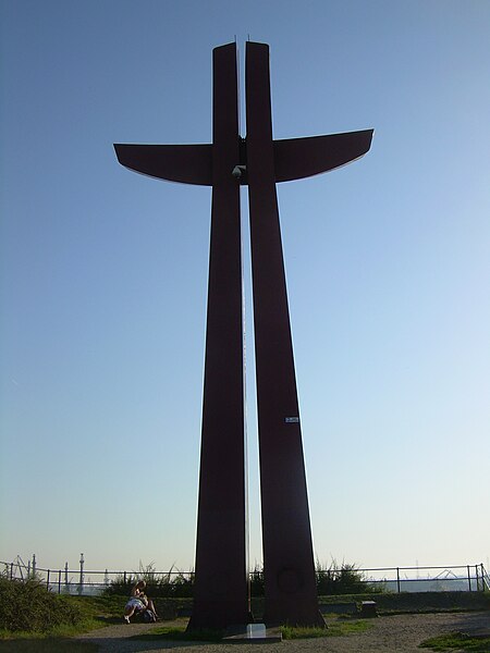 File:Millennium Cross in Gdańsk 3096.jpg