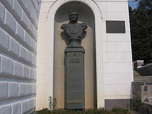 Monument to Mikhail Lazarev.jpg
