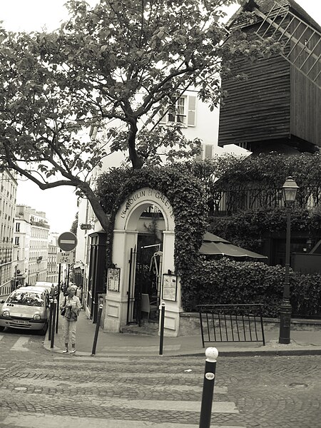 File:Moulin de la Galette BW 3.jpg