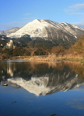 Mount Fujiwara reflected on Inabe River.jpg