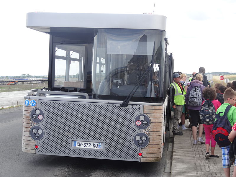 Das Zweirichtungsfahrzeug 800px-Navette_%28new_bus%29_Mont_Saint-Michel