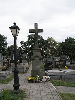 Centrální hřbitovní kříž