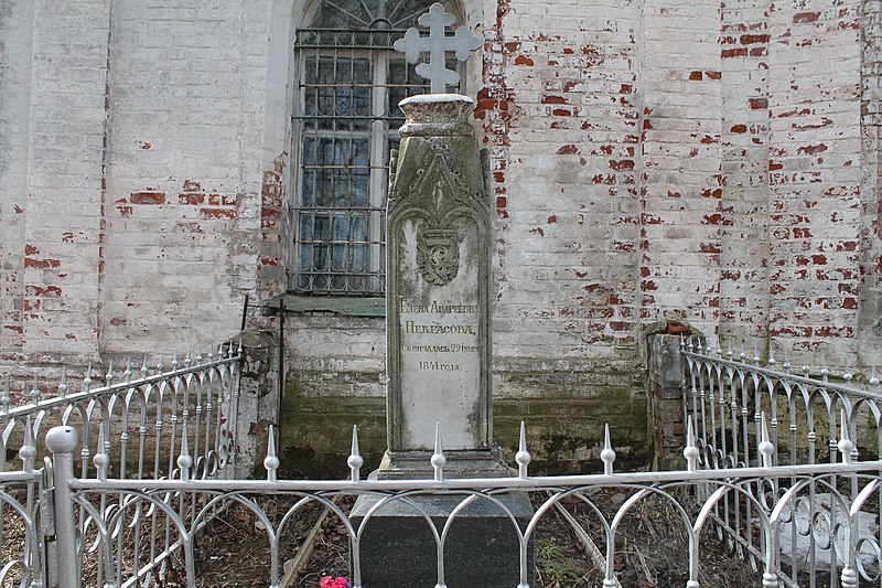 File:Nekrasov's mother tombstone. April 2013 - panoramio.jpg