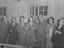 Drinks after golf in 1948 in Montreal News. Chevalier BAnQ P48S1P16790.jpg