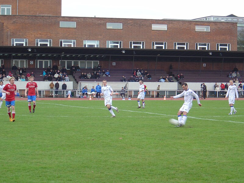 File:Niclas Jensen shooting FC Copenhagen FC Vestsjælland 05.04.2009.JPG