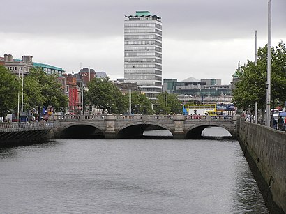How to get to O'Connell Bridge with public transit - About the place
