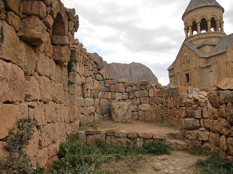 File:Older Church Ruin at Noravank Monastery - panoramio.jpg