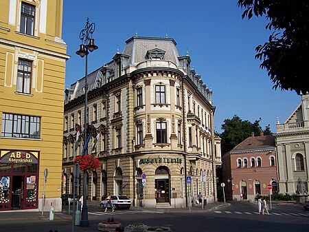 Tập tin:Pécs, Lóránt Palace 01.jpg