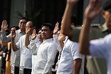 Government employees and officials raising their right hand for the pledge of allegiance to the Philippine flag PH4-070416.jpg