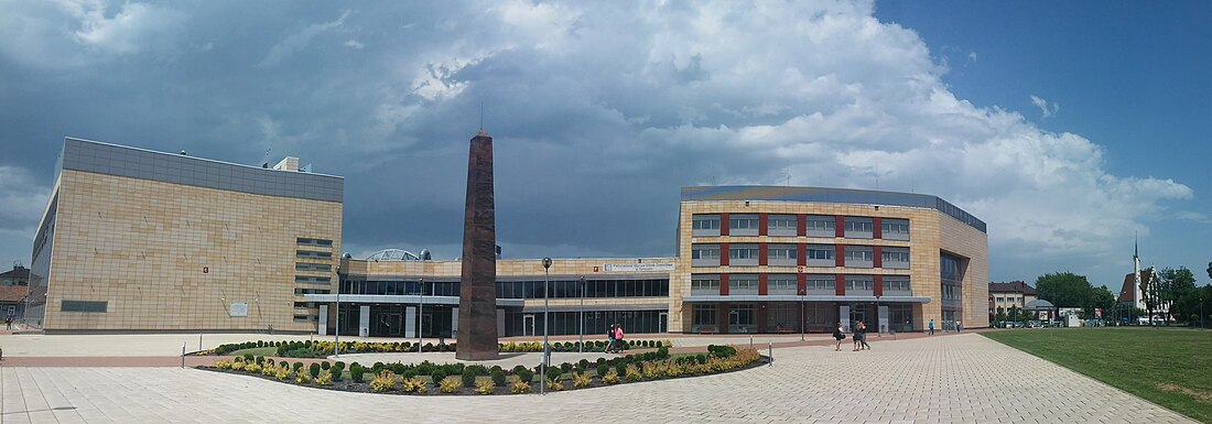 File:PWSZ Tarnow.jpg