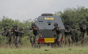 Brimob troops of the Indonesian National Police Pelopor brimob.png