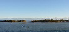 Lasimestarinletto, Blick von Nordwesten, Itäinen Pihlajasaari (links) und Läntinen Pihlajasaari (rechts)