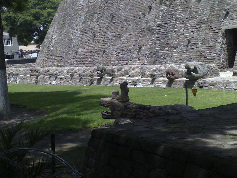 File:Pirámide de Tenayuca 06.jpg