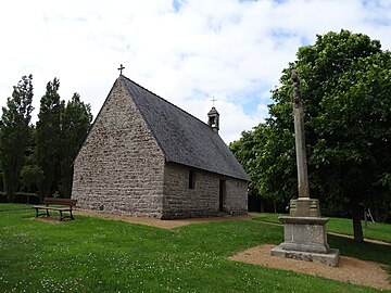 File:Pléhédel_(22)_chapelle_Saint-Michel_et_son_calvaire.JPG